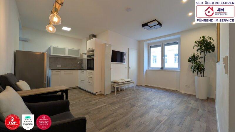 Wohnzimmer mit offener K�che