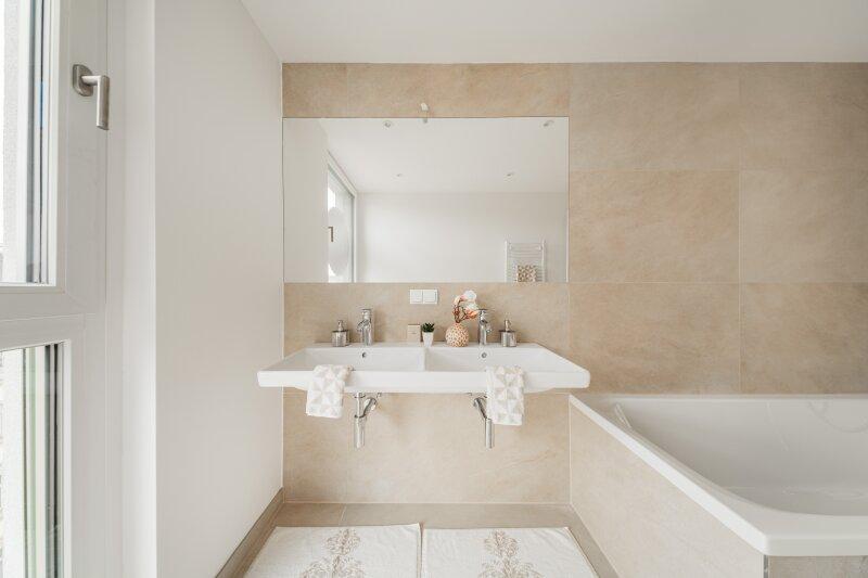Bad mit Badewanne