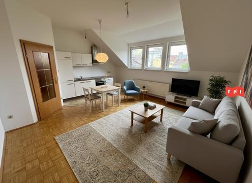 Sch�ne Dachgeschosswohnung mit Airbnb Potenzial