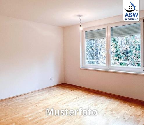 Schöne 3-Zimmerwohnung mit Terrasse in einem zentral gelegenen Wohnhaus (befristet vermietet) mit Potential