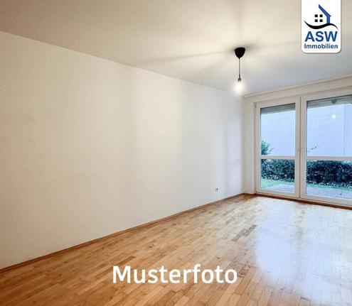 Tolle 2-Zimmerwohnung mit Loggia in einem zentral gelegenen Wohnhaus (befristet vermietet) mit Potential