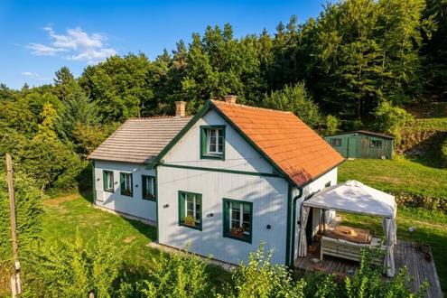 Bezauberndes Landhaus in Gr�nruhelage mit weitl�ufigem Garten