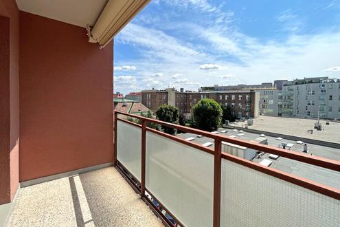 Helle 2-Zimmer-Wohnung mit Loggia und guter Anbindung