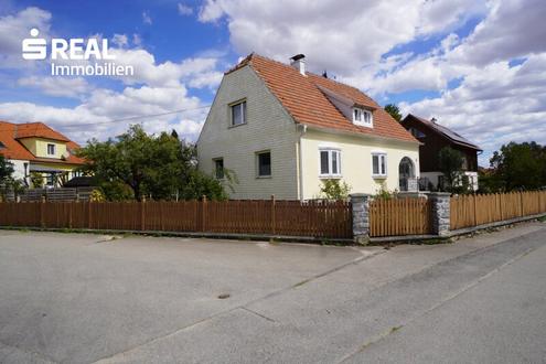 Teilsaniertes Landhaus mit Garten und Garage