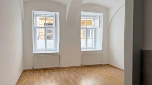 Erdgeschoss 2-Zimmer-Altbauwohnung nahe Altem AKH & MedUni
