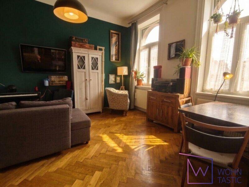 Helles Wohnzimmer durch gro�e Fenster
