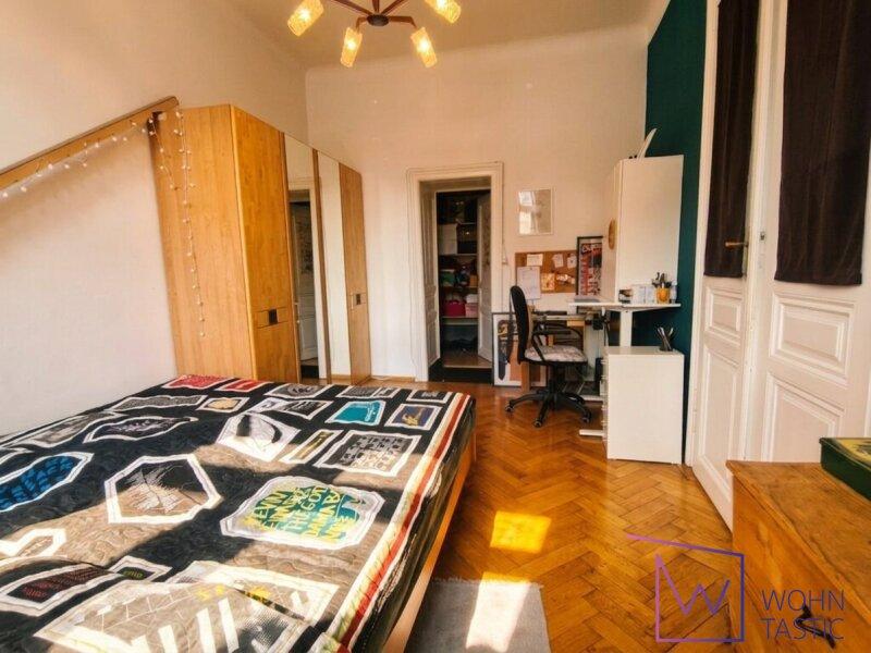 Gro�es Schlafzimmer mit angrenzendem Schrankraum