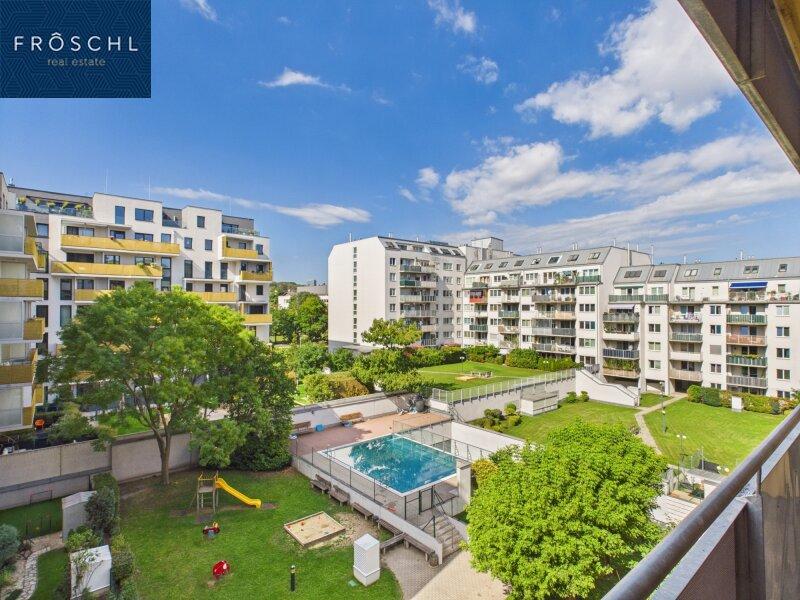 Blick auf die Gartenanlage und Swimmingpool - Pic 1