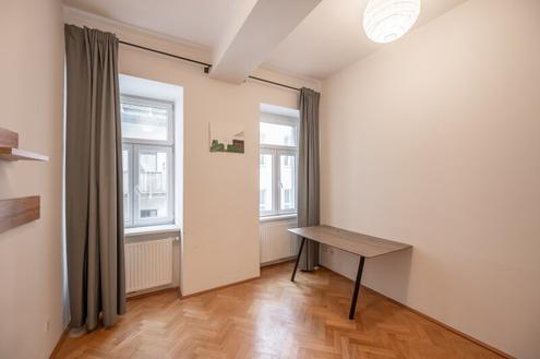 ++NEU++ Well-Maintained 4-room Period Apartment in a Prime Location - Balcony Approval Available!