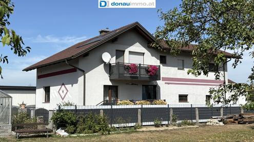 Ein-Zweifamilienhaus mit 6 Zimmer in kleiner Siedlungslage mit Gr�nlandblick steht ab sofort zum Verkauf!
