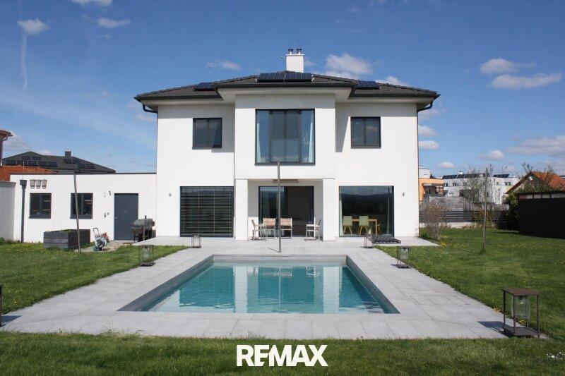 Gartenansicht (Pool mit KI bef�llt)