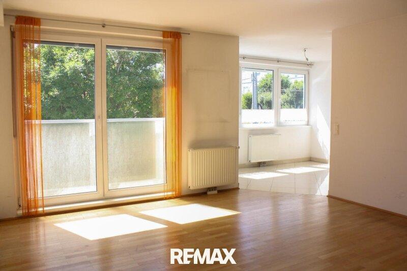 Wohnzimmer mit Blick in die Essecke