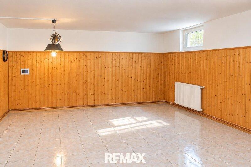Raum Keller ca. 33m�, mittels AI Gegenst�nde entf.