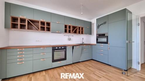 "Modern & New Apartment with Large Kitchen"