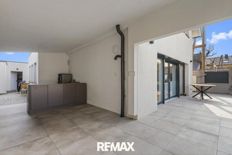 Outdoor Kitchen