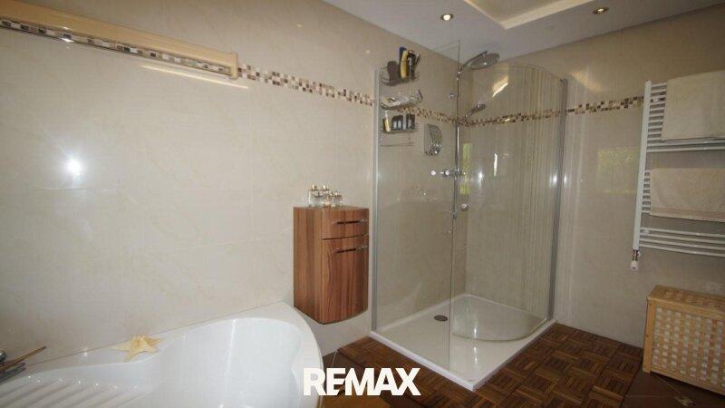 10 Badewanne Walkin-Dusche EFH 2000