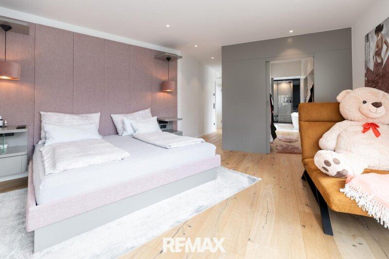 17 Master Bedroom