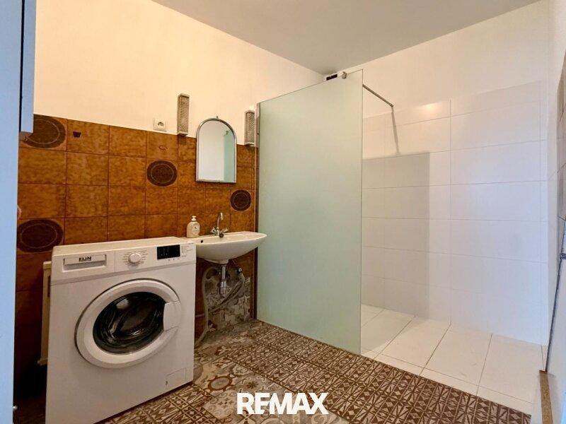 8 Badezimmer