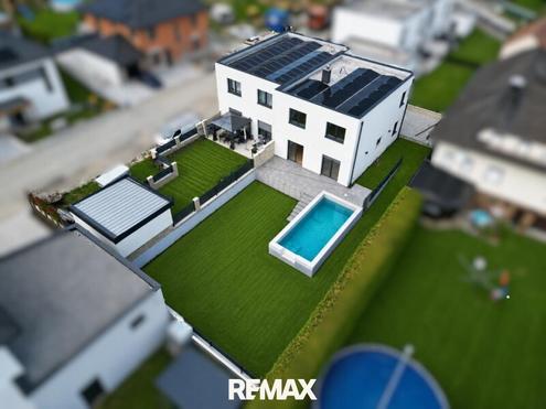 "Ihr neues Zuhause in Reichersdorf - Doppelhaush�lfte mit Pool & Traumgarten"