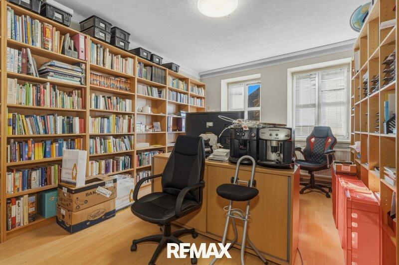 Wohnung 1, derzeit B�ro und Gastro-K�che