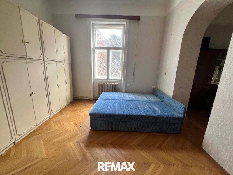 1 Stock. Zimmer 3