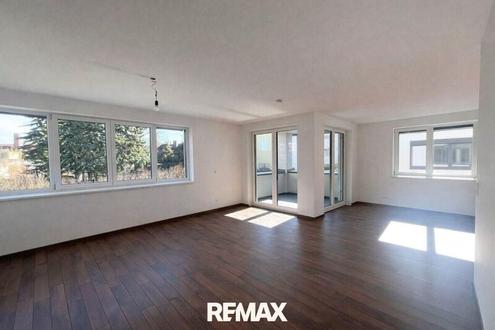 "Wohnung mit Balkon und Parkplatz"