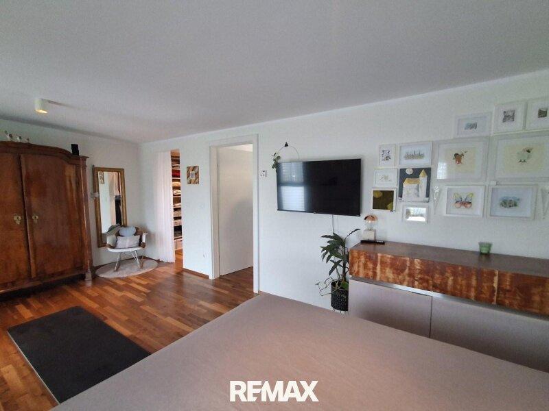 16 Schlafzimmer mit Schrankraum 1220