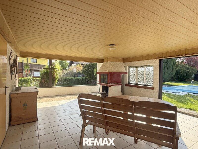 �berdachte Terrasse