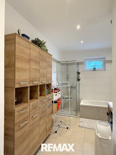 Erdgeschoss - Badezimmer