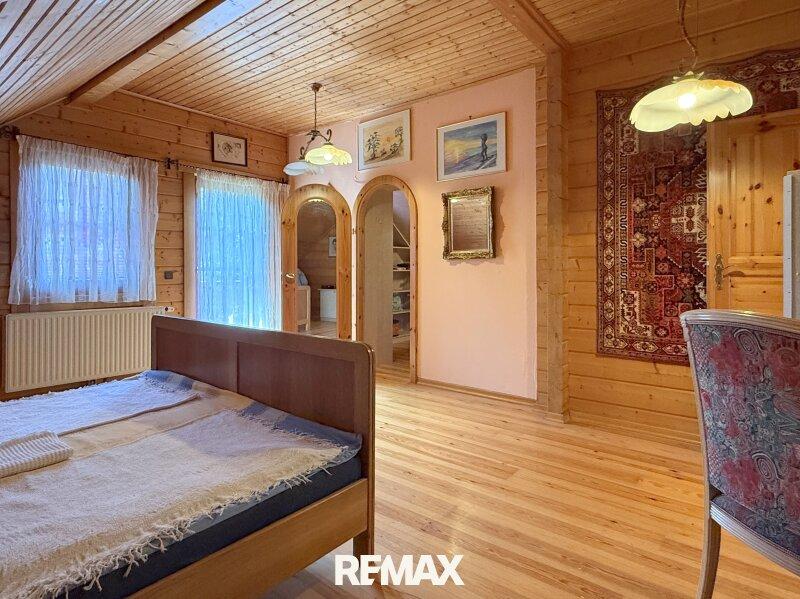 Obergeschoss - Zimmer 1 mit Schrankraum
