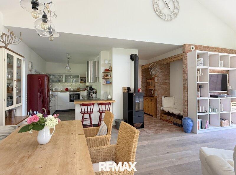 Wohnzimmer mit offener K�che