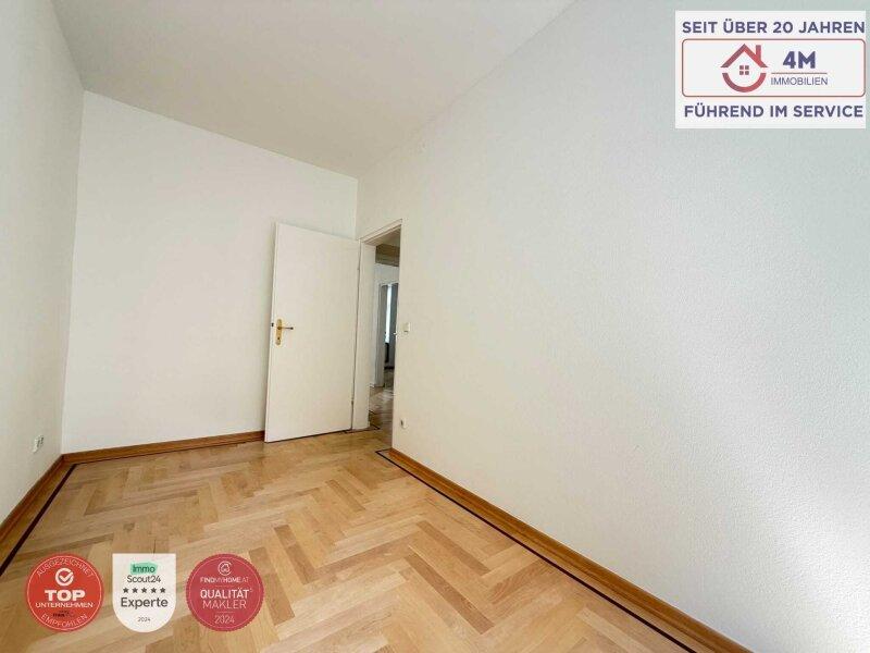 Schlafzimmer 1 - Gassenseitig