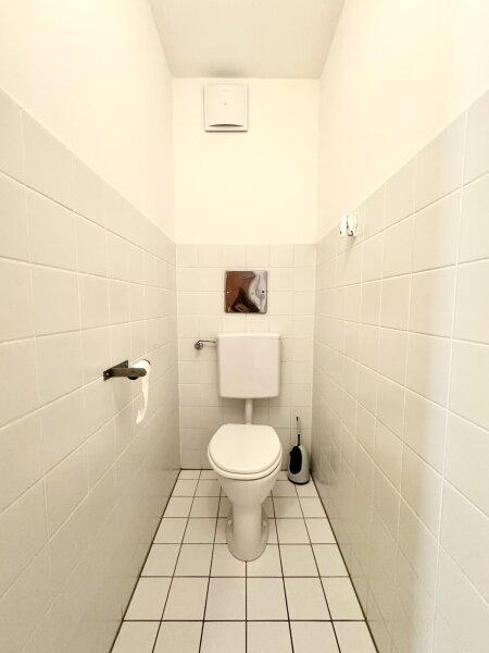 separate Toilette