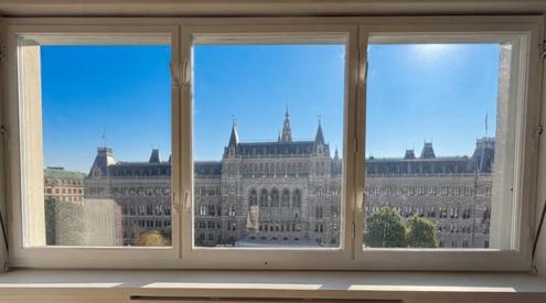 Architektenwohnung mit Blick aufs Rathaus I au�ergew�hnlicher Altbau mit Terrasse