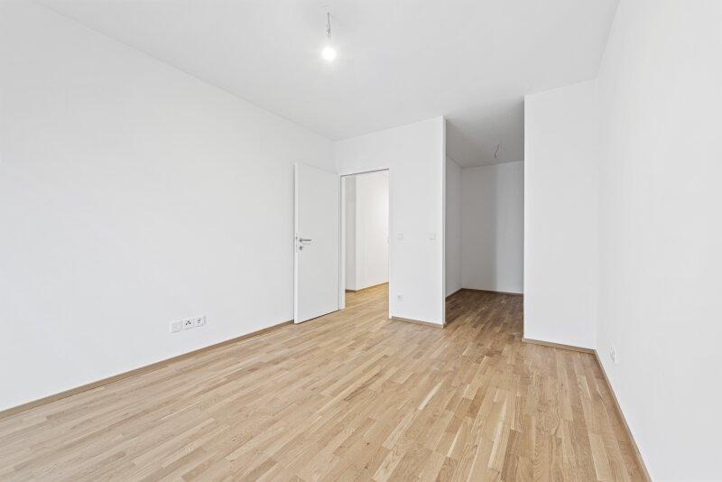 Zimmer mit Schrankraum