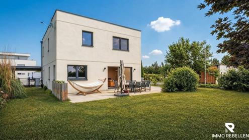 Modernes Einfamilienhaus mit privatem Seezugang & PV-Vorbereitung