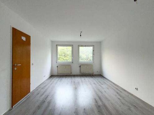 NÄHE MATZLEINSDORFER PLATZ - ZUKÜNFTIGE U2: Blick in den begrünten Innenhof