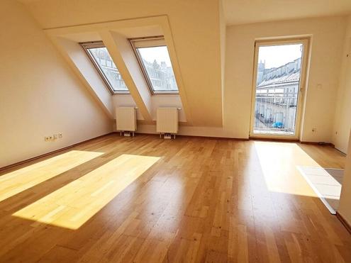 HARDTMUTHGASSE, klimatisiertes 95 m2 Dachgescho� mit 10 m2 Balkon, Wohnk�che, 3 Zimmer, Wannenbad, Parketten, WG-geeignet