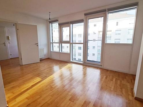 INNSTRASSE, 51 m2 Neubau mit Stehbalkon, 2 Zimmer, Komplettk�che, Wannenbad, Parketten, 3. Liftstock