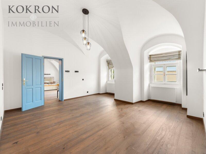 Wohnbereich mit Verbindungst�re zur Nebenwohnung
