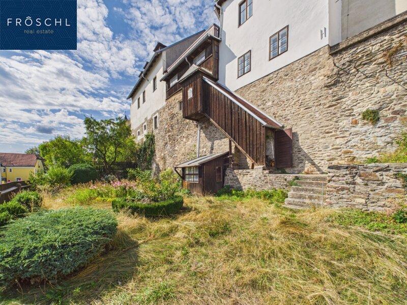 Blick auf die denkmalgesch�tzte Stadtmauer