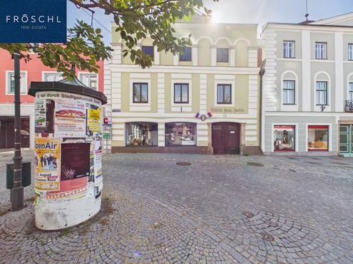 Historisches Wohn- und Gesch�ftshaus mit Entwicklungspotenzial am Zwettler Hundertwasserbrunnen