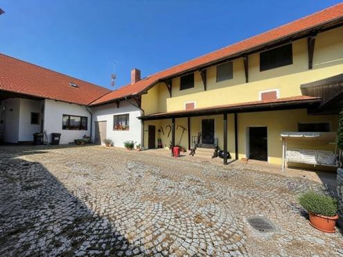Vielseitiges Anwesen mit historischem Wohnhaus - 260 m� Maschinenhalle & moderner PV-Anlage