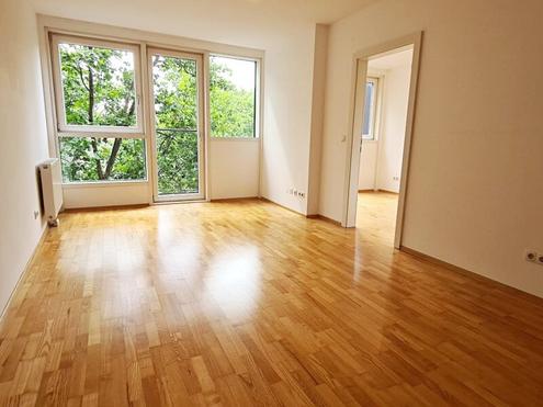 INNSTRASSE, 58 m2 Altbau, 2 Zimmer, Komplettküche, Wannenbad, Parketten, gefördert