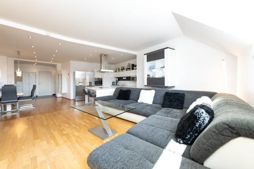 Penthouse-Maisonette �ber den D�chern von F�rstenfeld