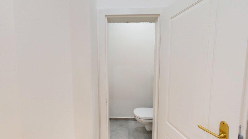WC mit Handwaschbecken
