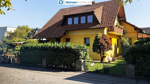 Gro�z�giges 8 Zimmer-ZWEIFAMILIEN-& GENERATIONENHAUS IN KRONSTORF, 220 m� Wohnfl�che, 750 m� Grundst�ck und neuwertiger Sauna!