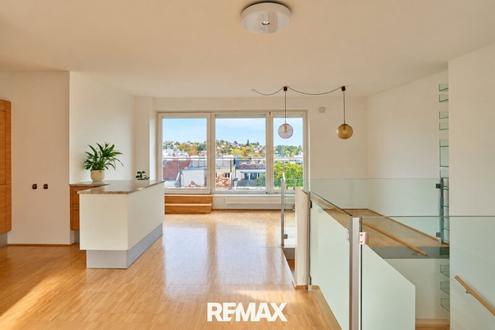 "Dachgeschoss-Traum mit Schafbergblick und 15 m� Terrasse"