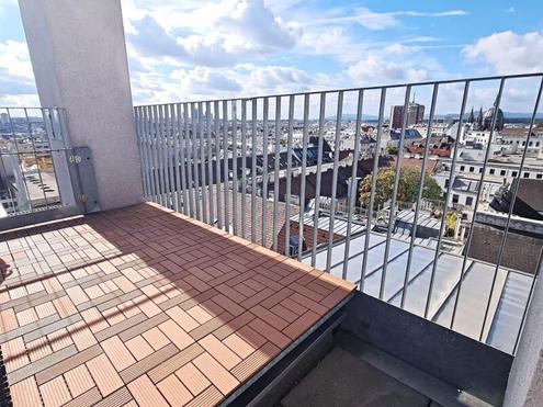 TERRASSENHIT, STUMPERGASSE, 92 m2 Dachgescho� mit 33 m2 Freifl�che, 3 Zimmer, Komplettk�che, Wannenbad, Parketten, Klimaanlage, FUZO Mariahilfer Stra�e