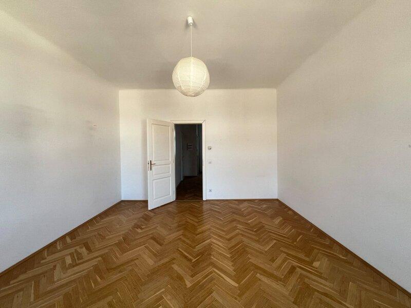 2. Schlafzimmer